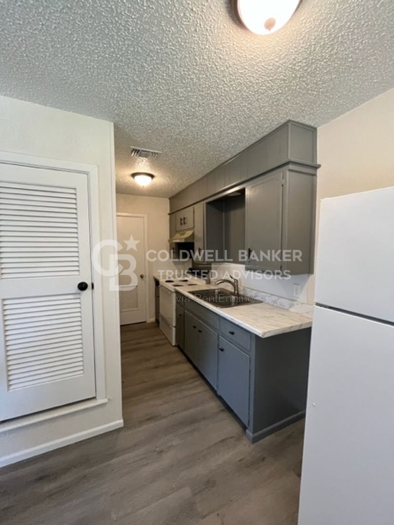 1103 52nd St unit Apartment D – photo 2