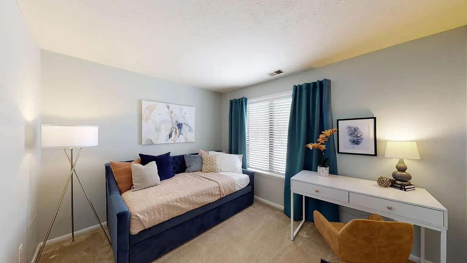Woodbridge Apartments – photo 1