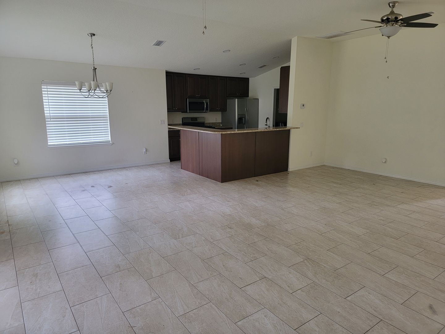 321 W Climbing Ivy Ct – photo 3