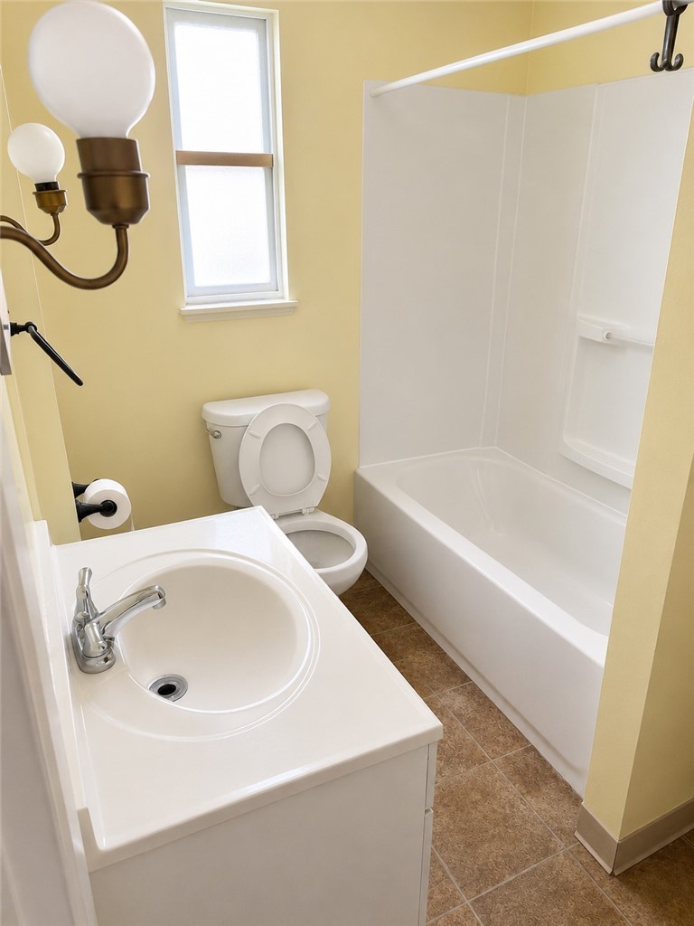 323 38th St unit 1 – photo 5
