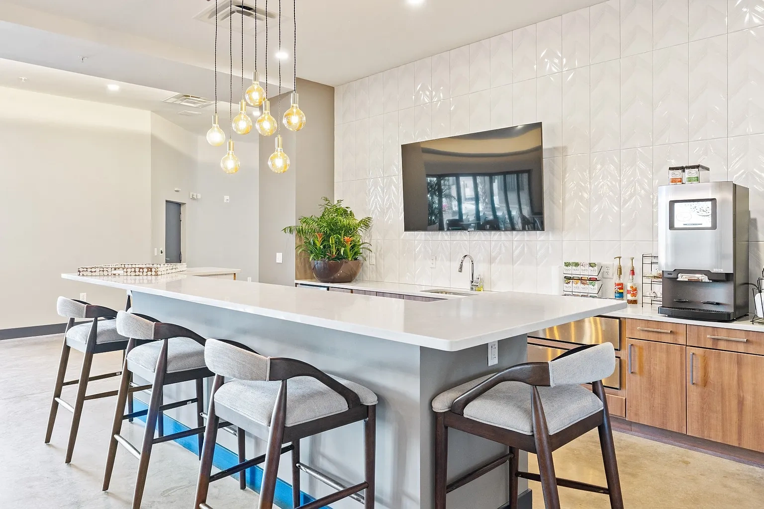 Pier 33 Apartments – photo 5