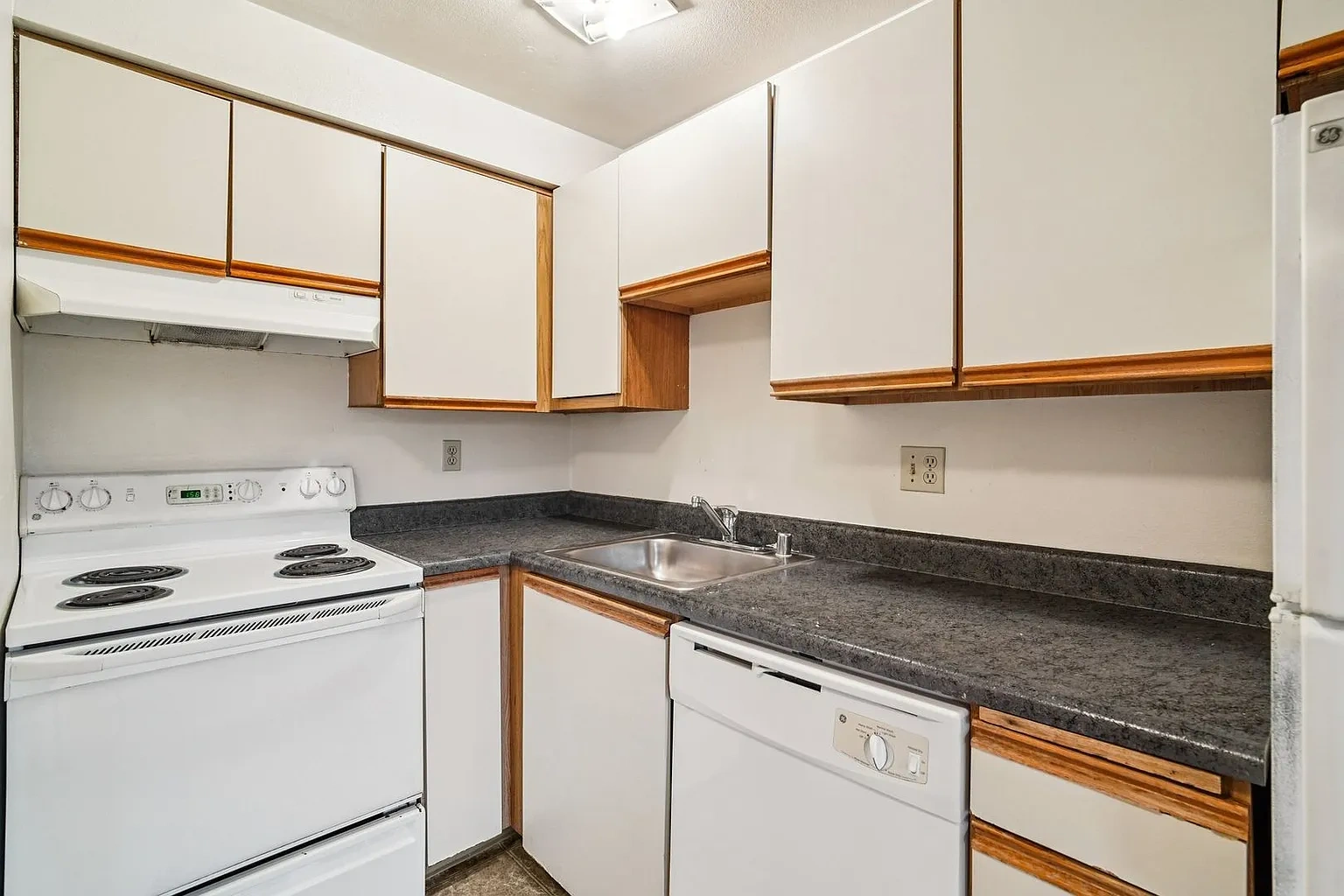 Adams Court Apartments – photo 3