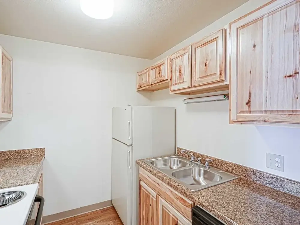 Pine Creek Apartments – photo 3