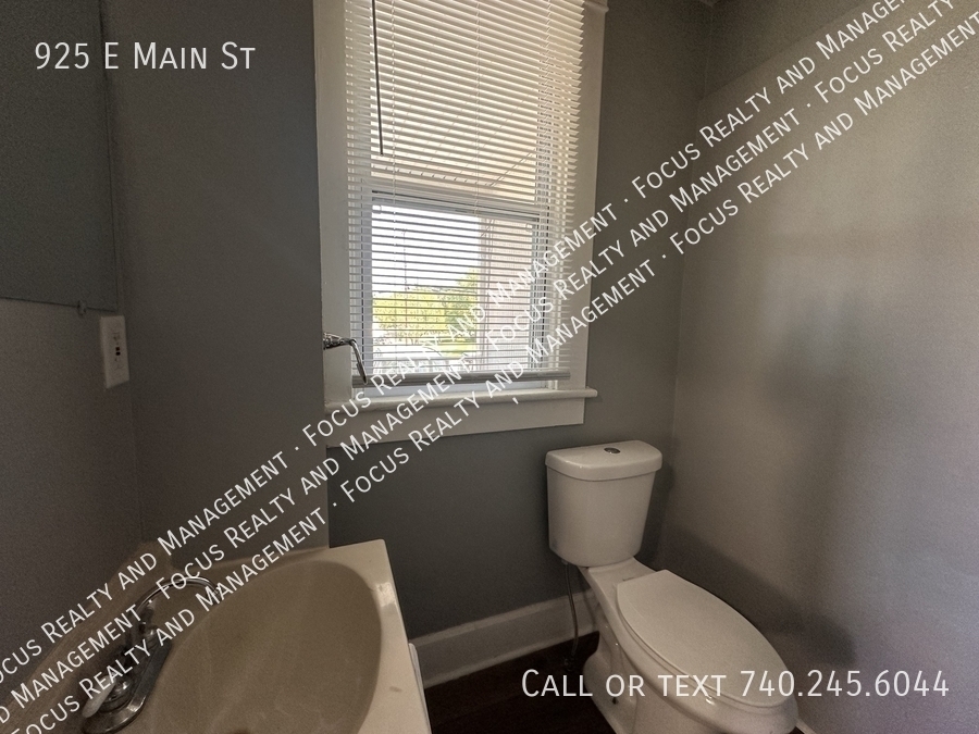 925 E Main St – photo 3