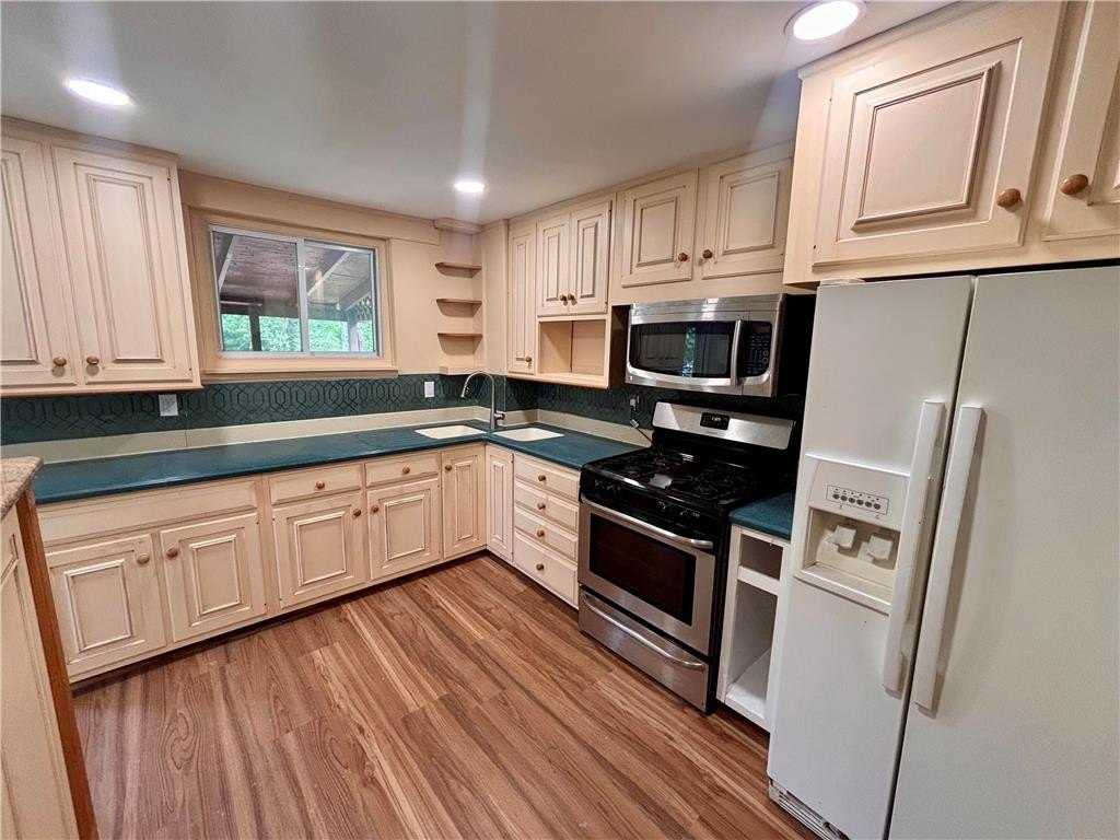 840 Constitution Dr – photo 5