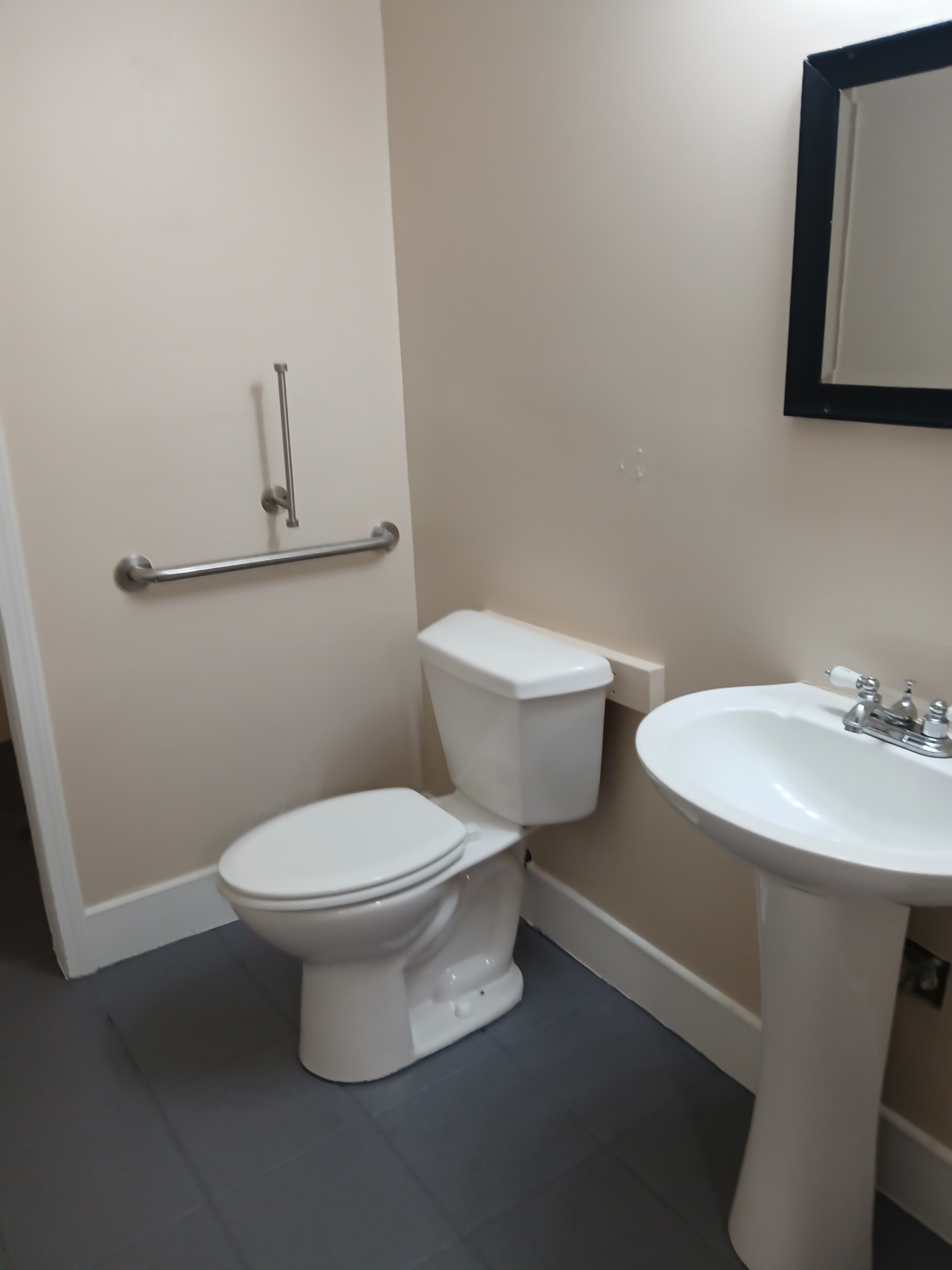 500 E Washington St – photo 5