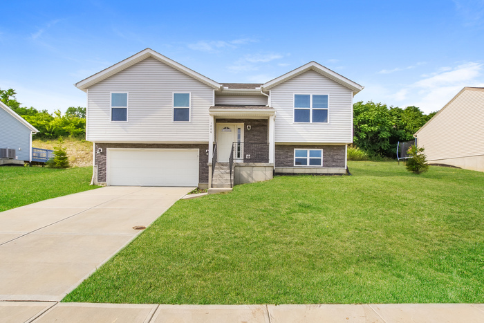1004 Golfview Dr – photo 1