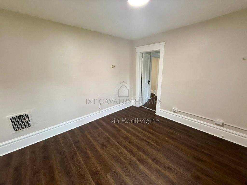 1052 Yale St unit 3 – photo 4