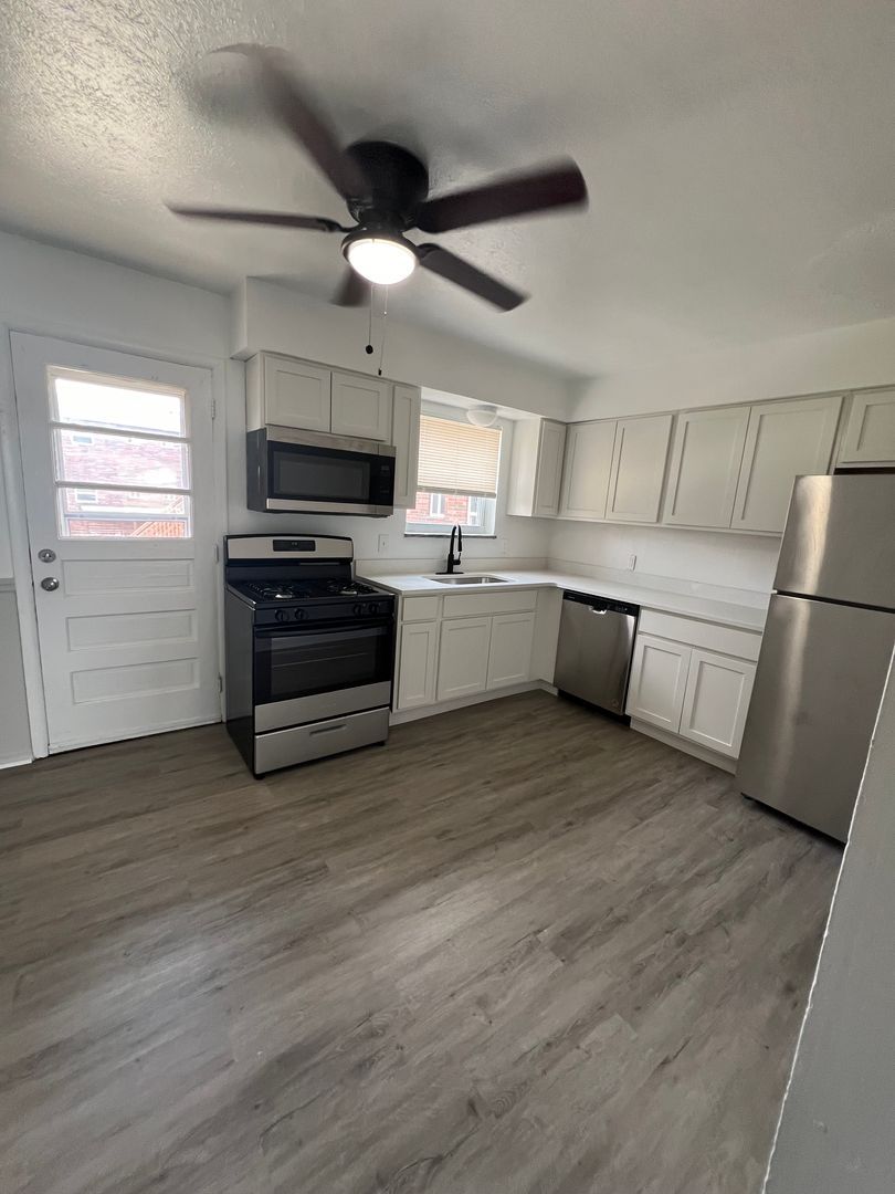 4241 Manhattan Ave unit 4241 - 2 – photo 2