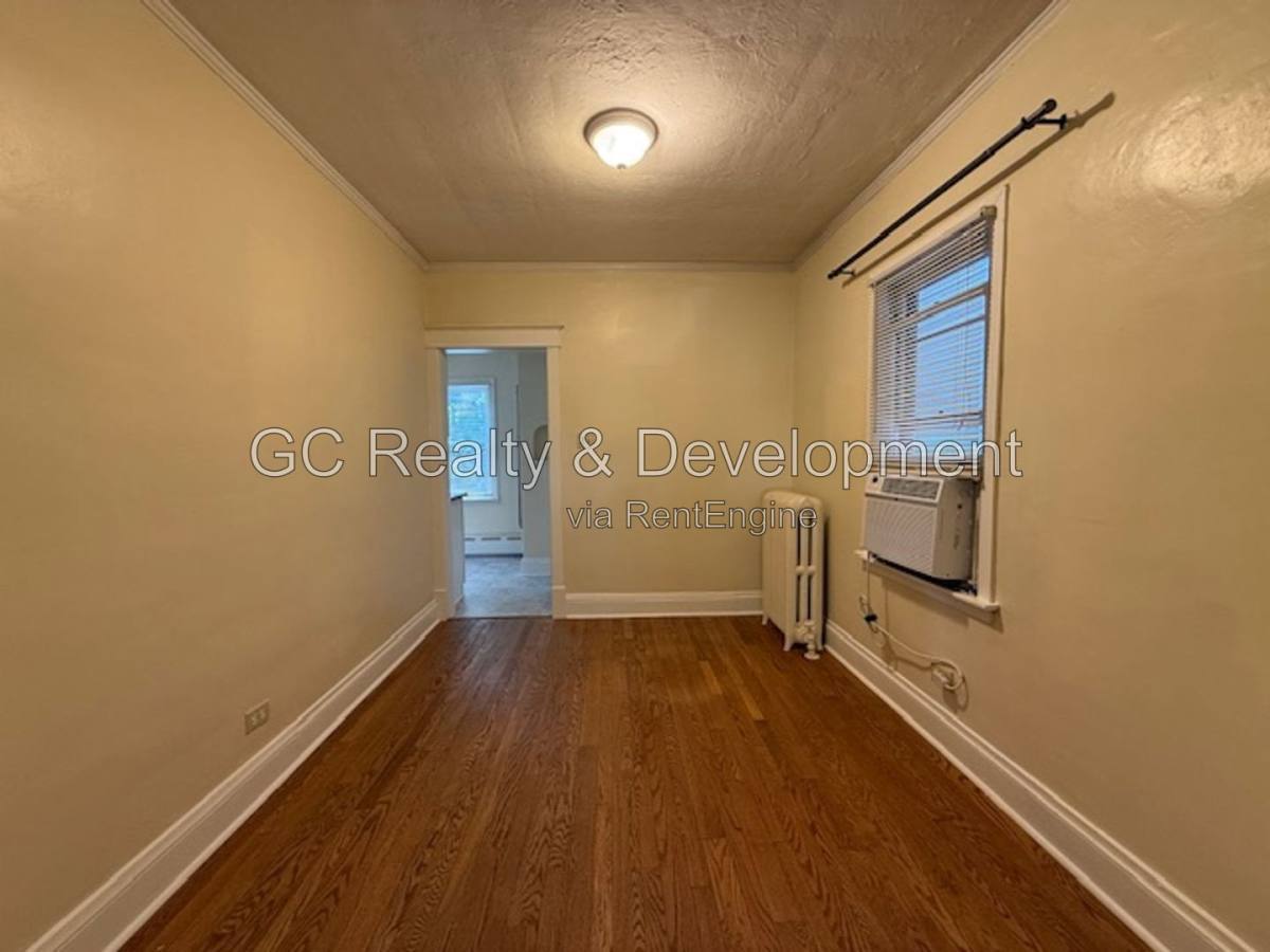 2415 Hastings Ave – photo 4