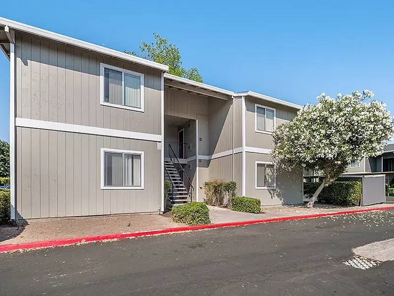 Riverbank Apartments – photo 1