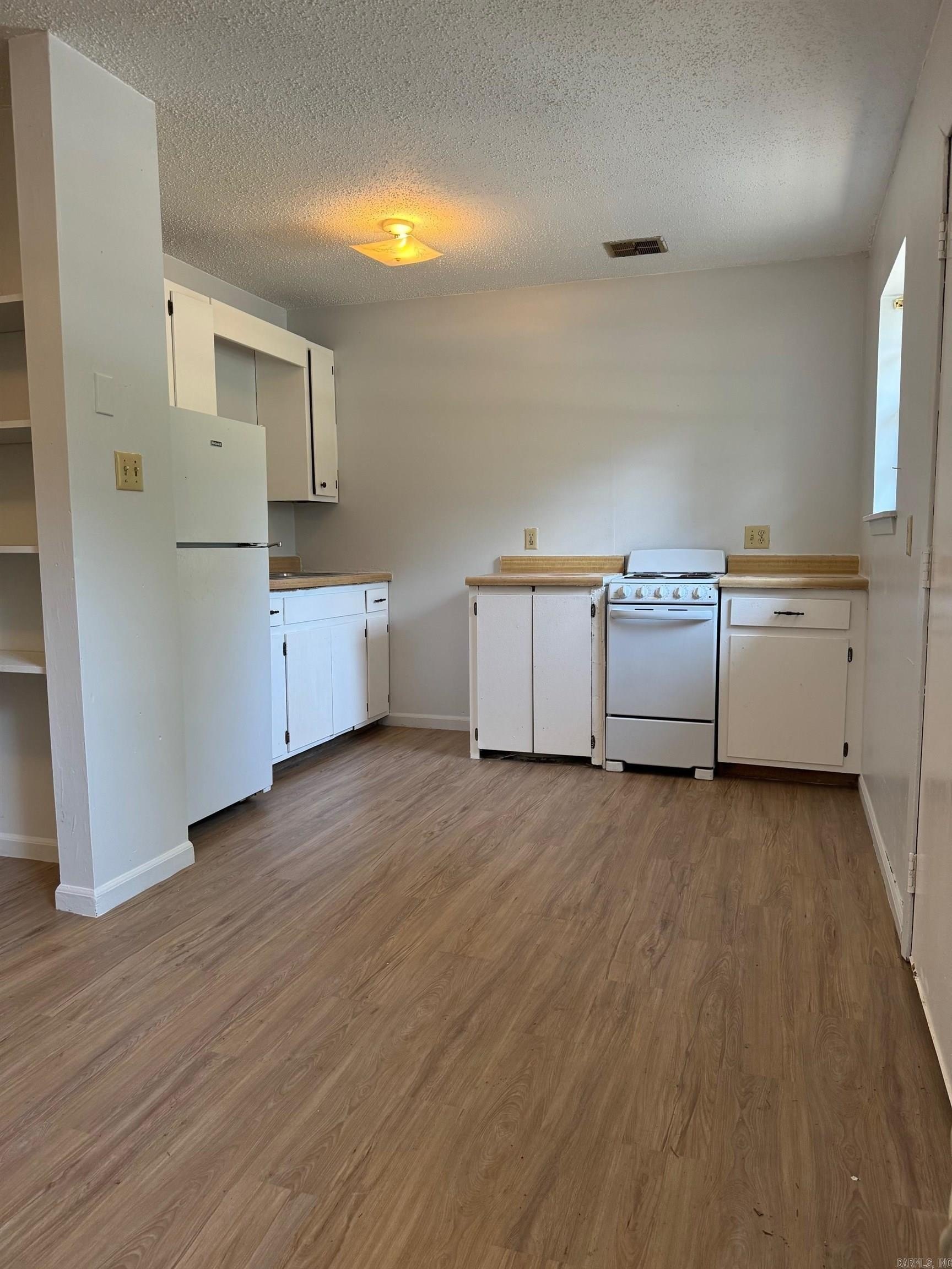 2600 S Beech St – photo 5