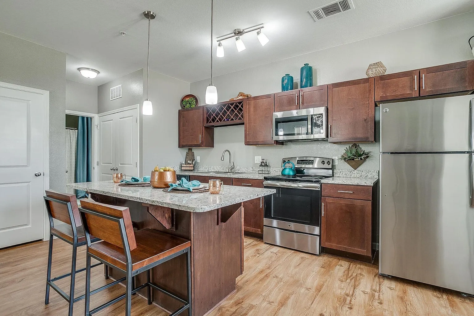 Station at Cottonwood Creek – photo 3