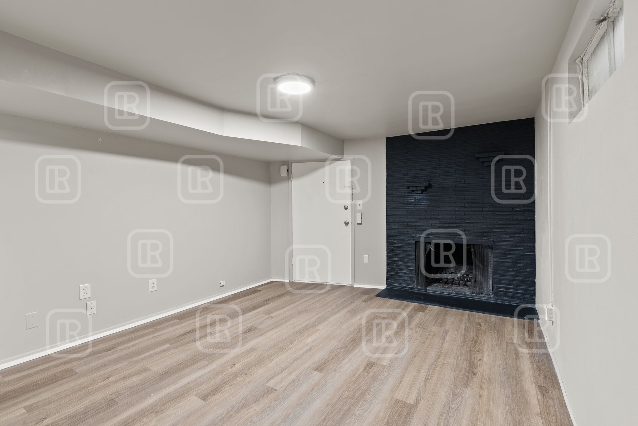 7313 E 6th Ave unit 5 – photo 1