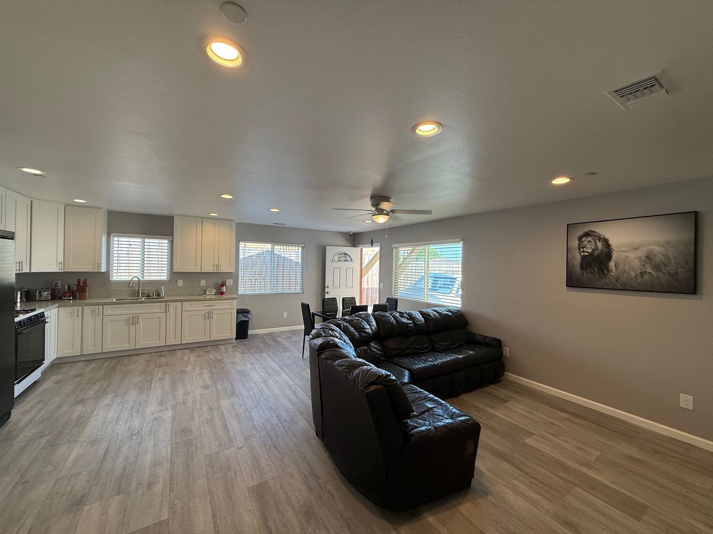 5276 Imperial Ave unit 5276 – photo 2