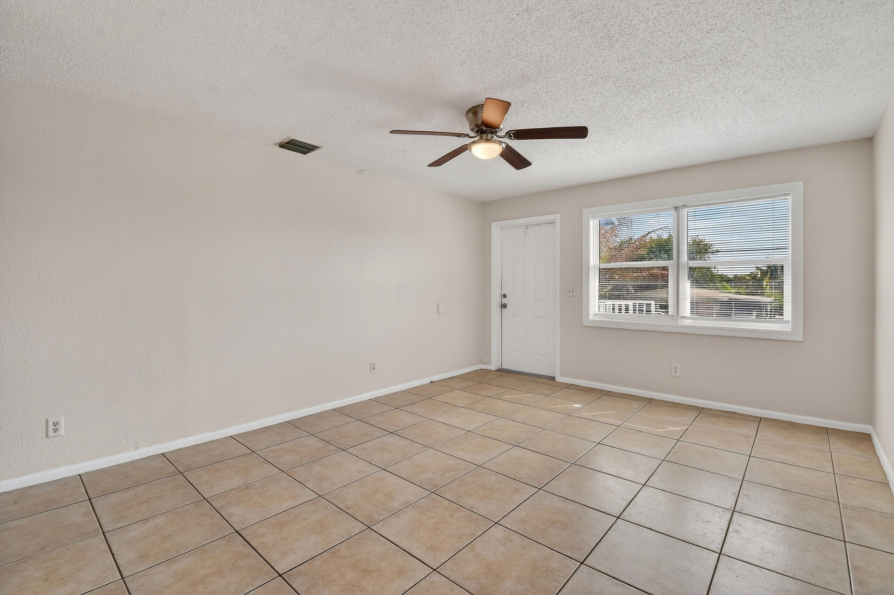 1618 W 26th Ct unit D – photo 3