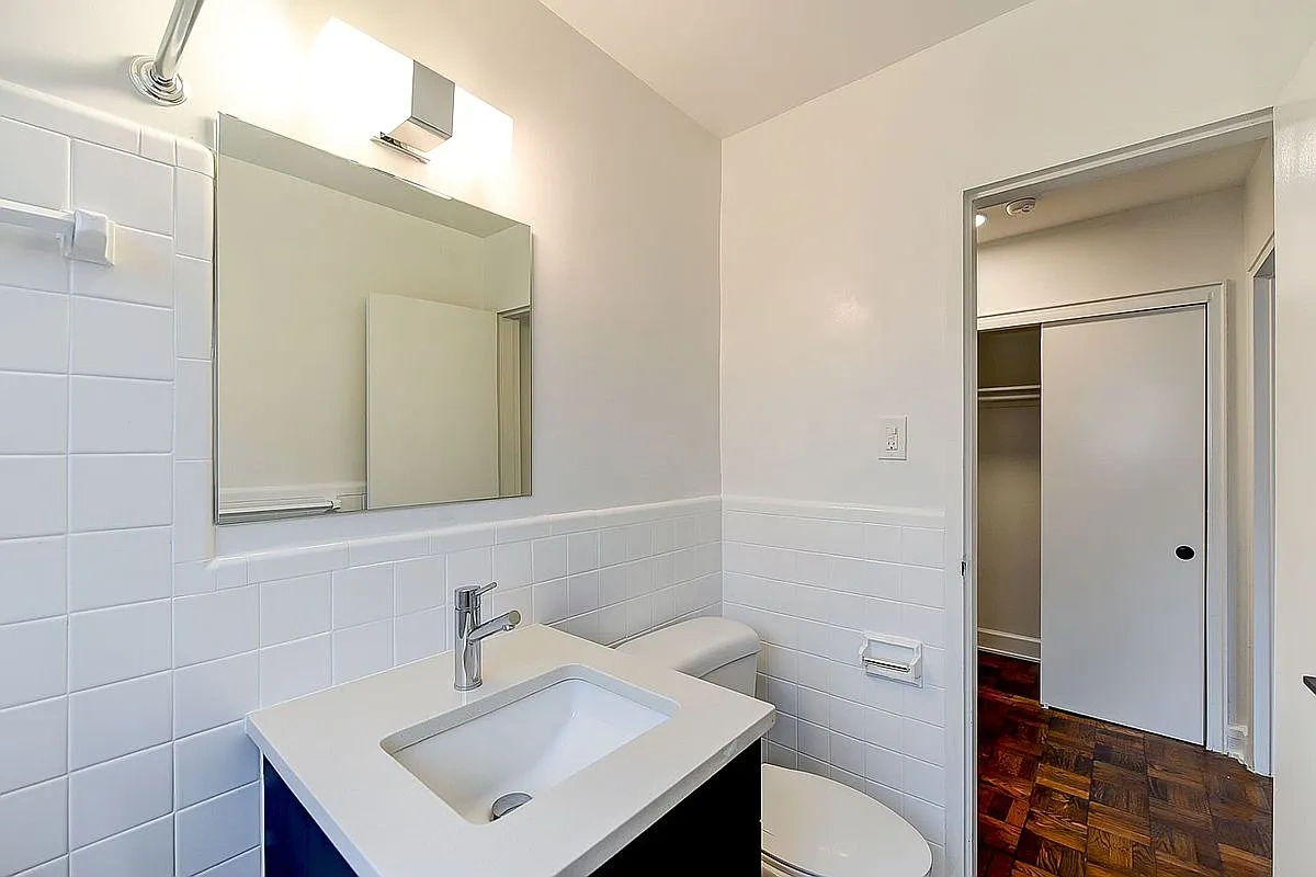 Elevated Northwest DC Living at The Pinnacle – photo 2