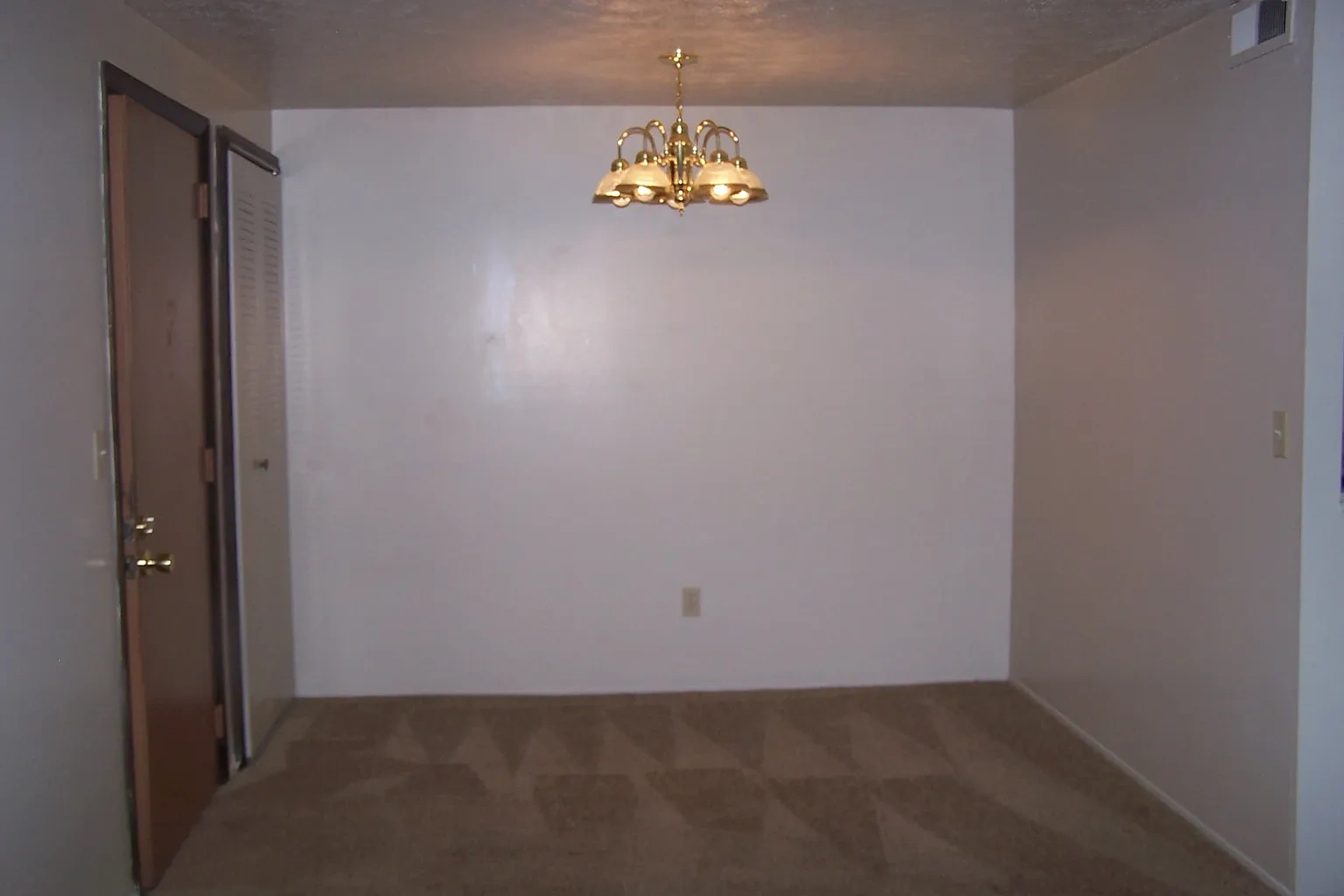 College Park Apartments – photo 1