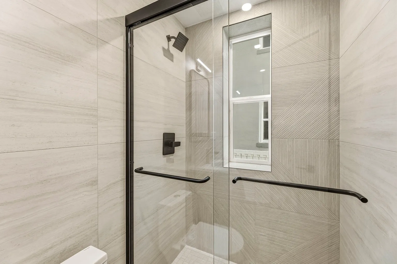315 West Broadway – photo 1