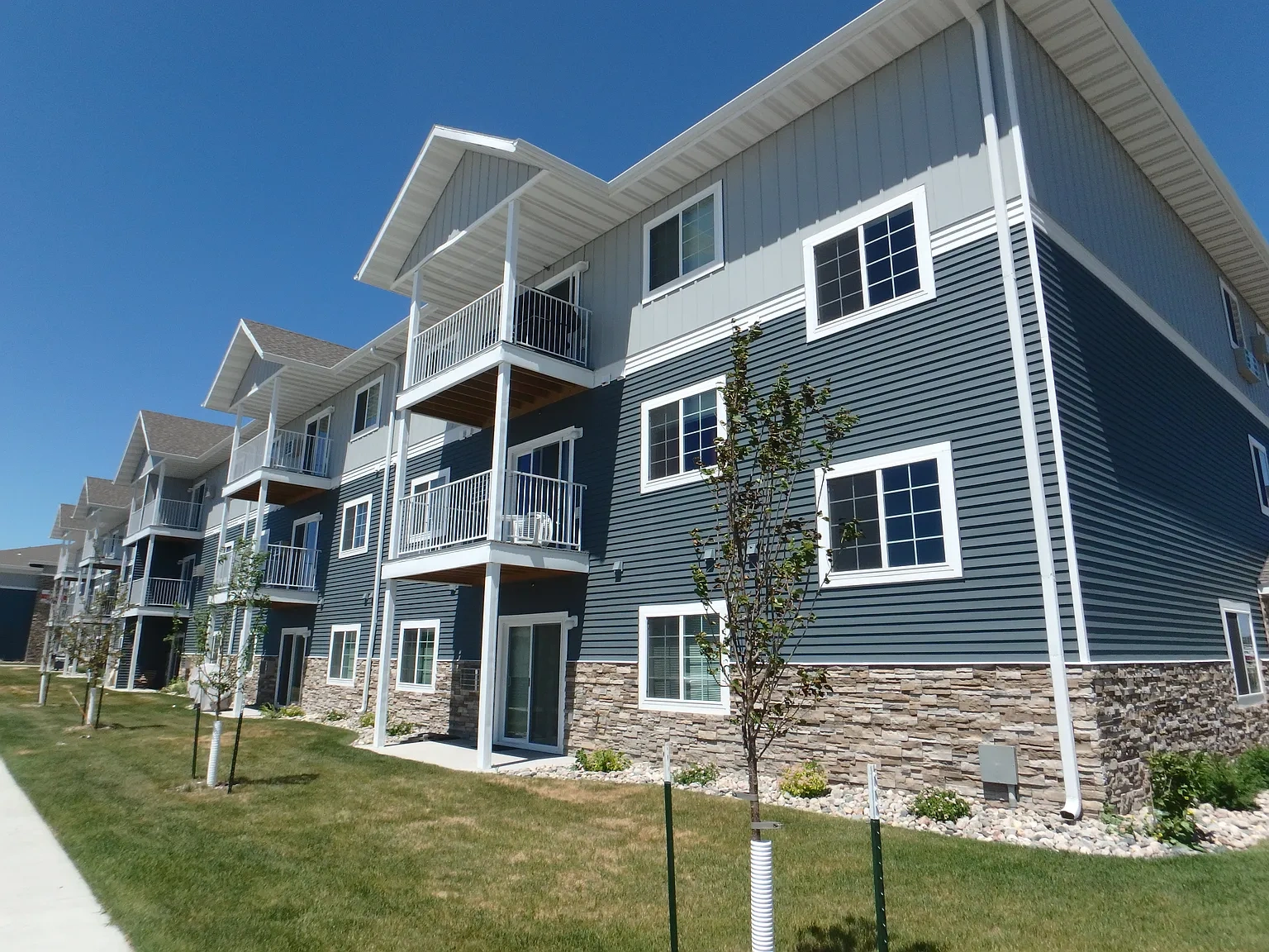 West Lake II Apartments – photo 2