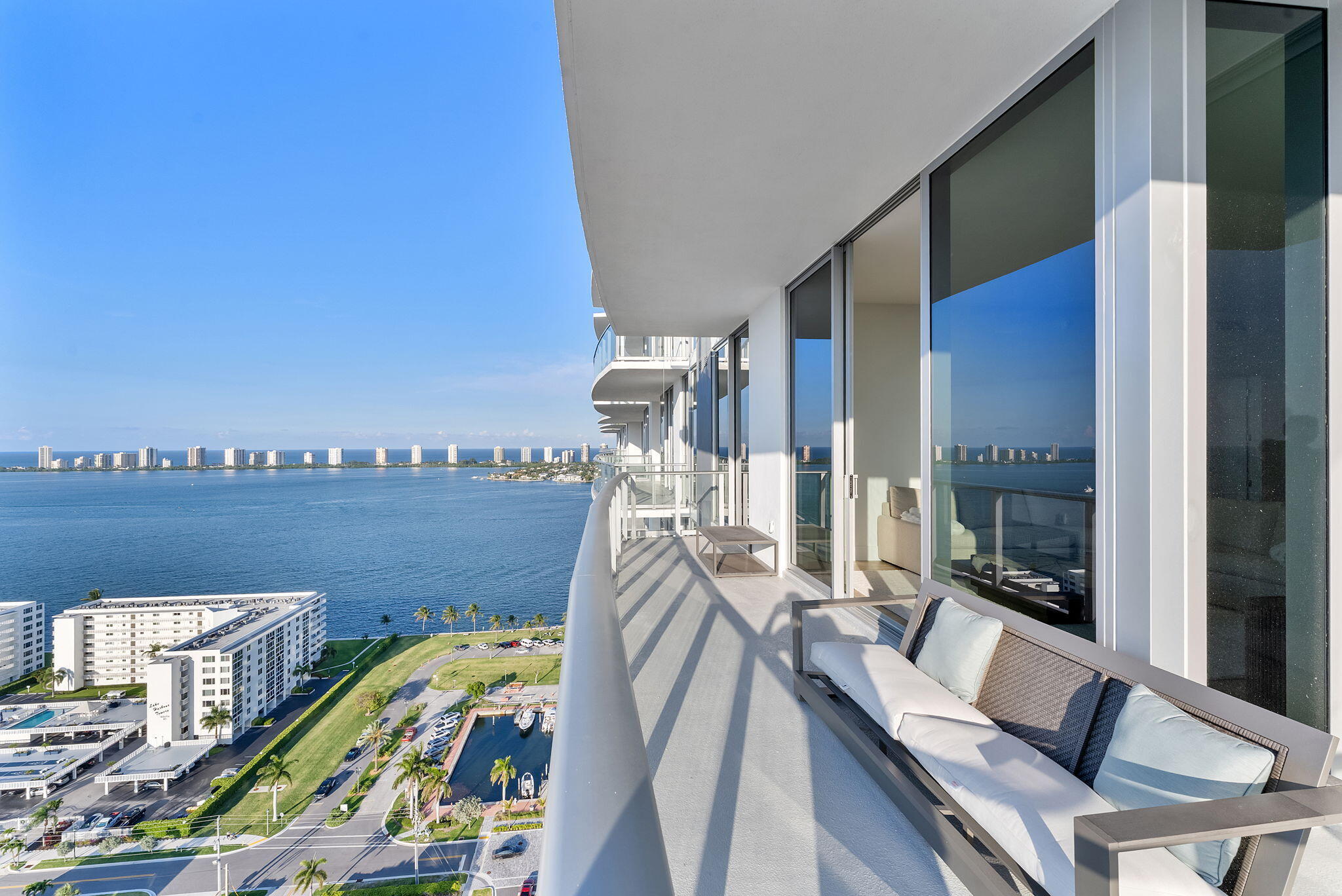 220 Lake Shore Dr unit Penthouse 2321 – photo 3
