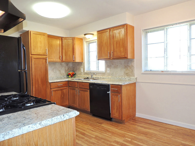 245 E 262nd St – photo 4