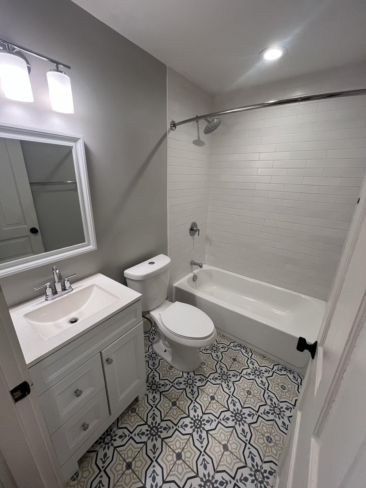 2040 Russell Blvd unit 2040 Russell Blvd 2F – photo 2