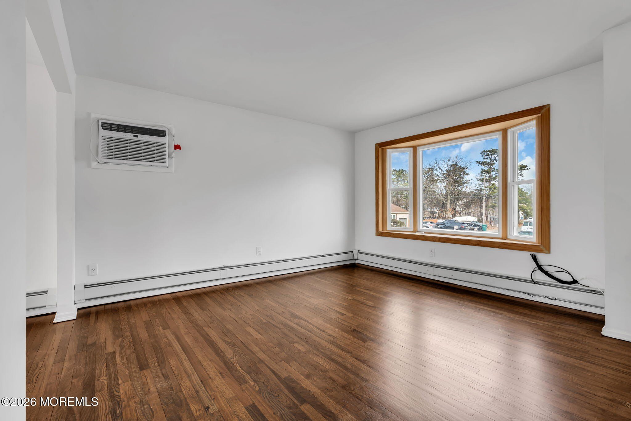 613 Champlain St – photo 5