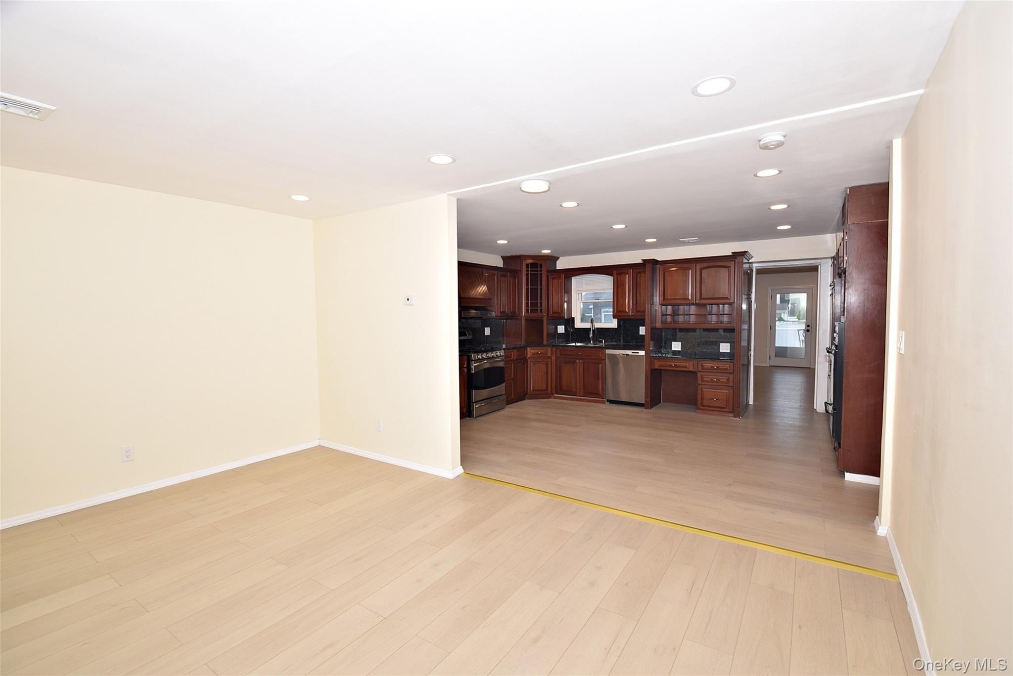37 Amby Ave – photo 3