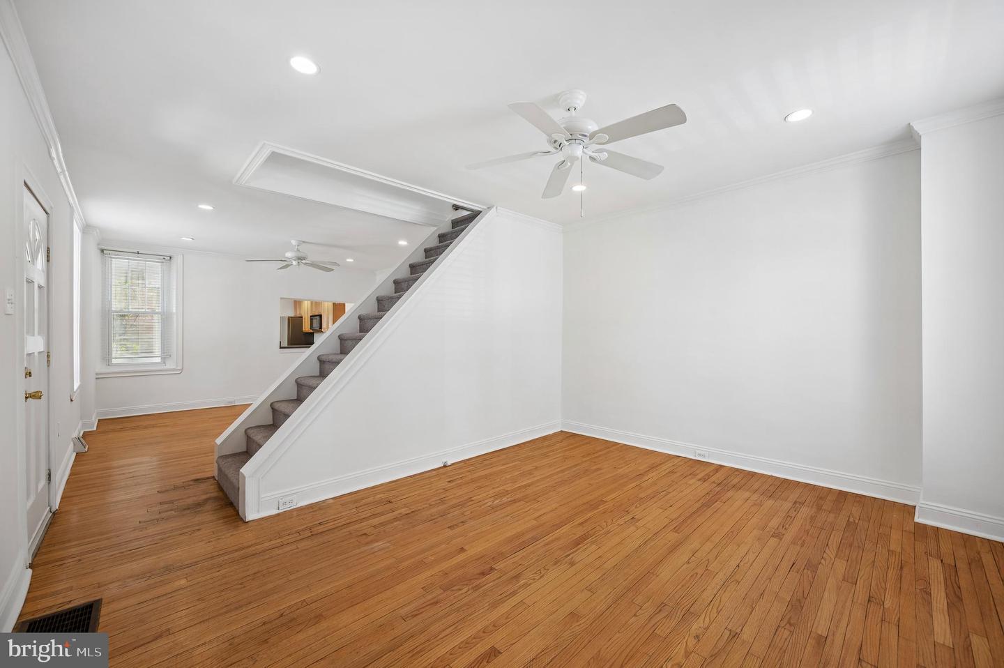 447 Dupont St – photo 3