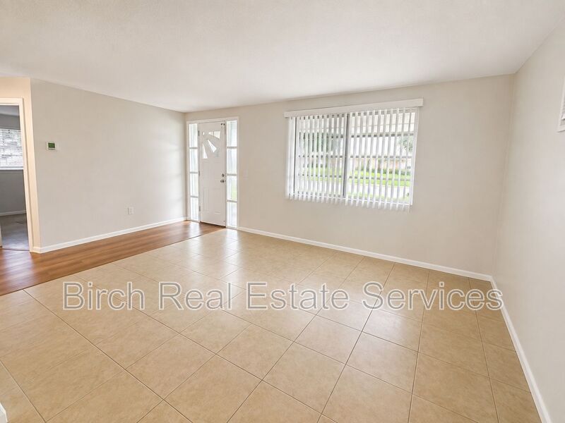 2552 Chancery Dr – photo 2