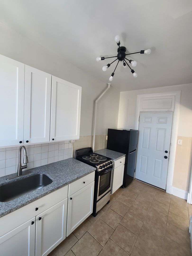 136 N 4th St unit Apartment 2F – photo 1