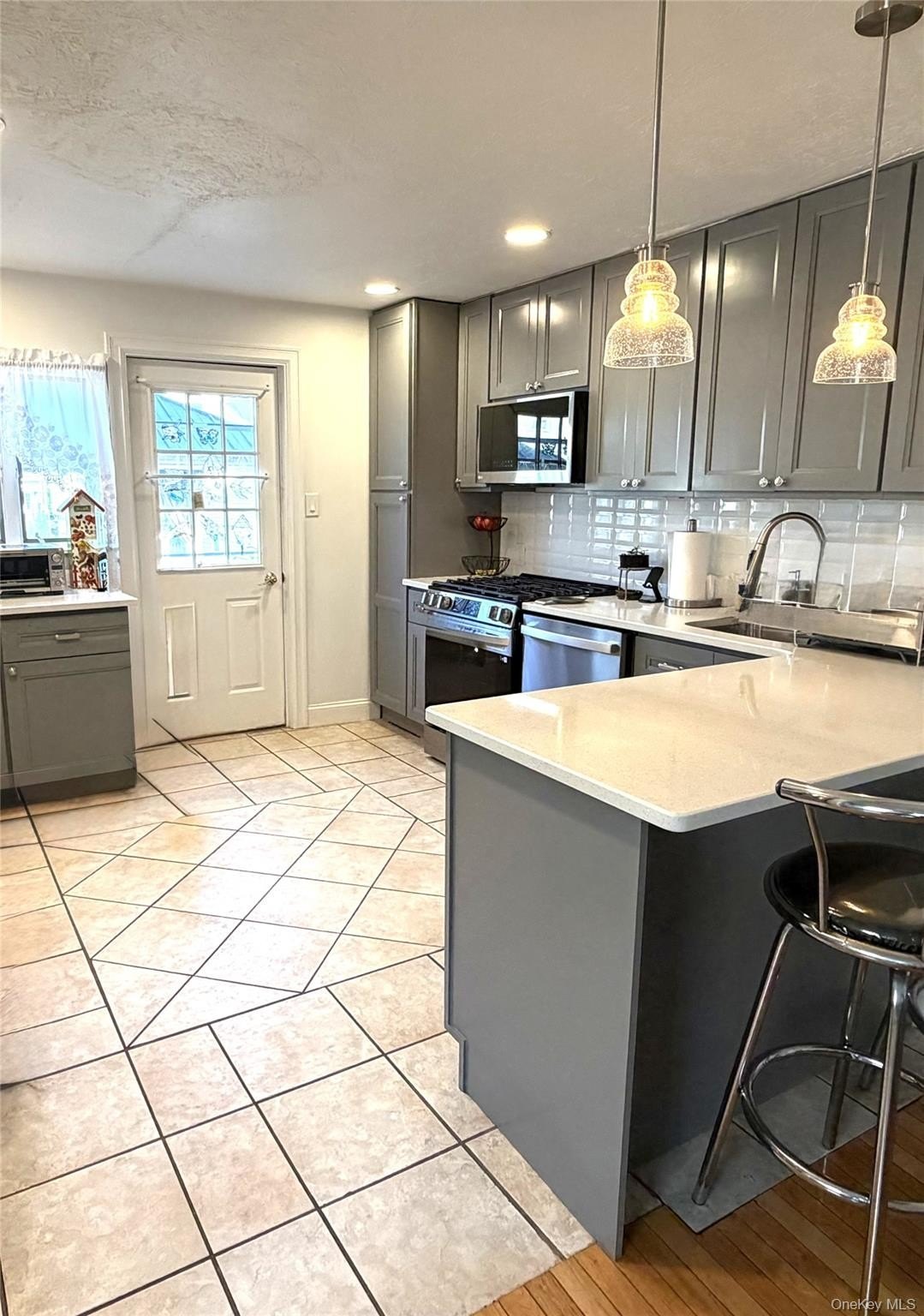 411 Elm St – photo 4
