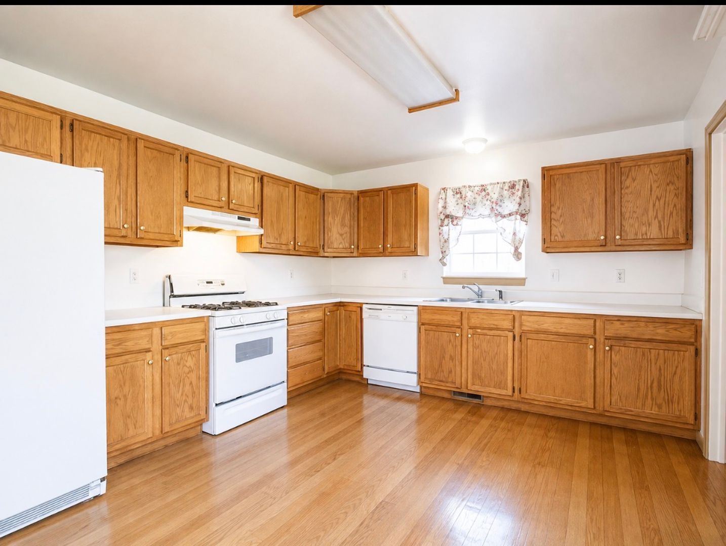 1332 Grand Ave – photo 5