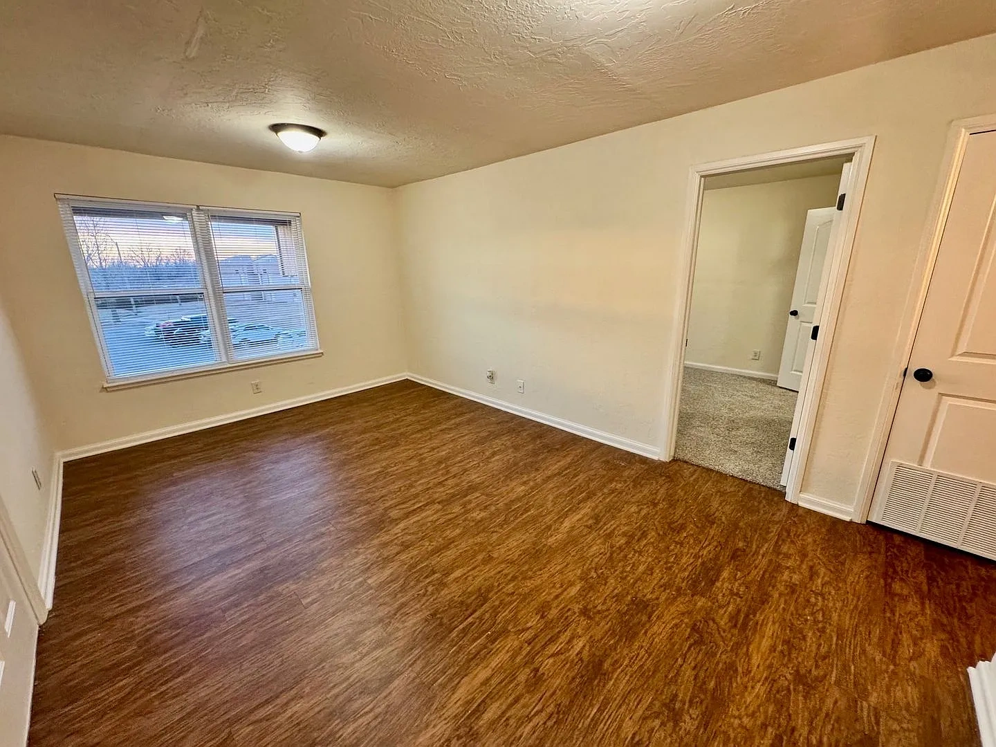 Renaissance Park Apartments – photo 1