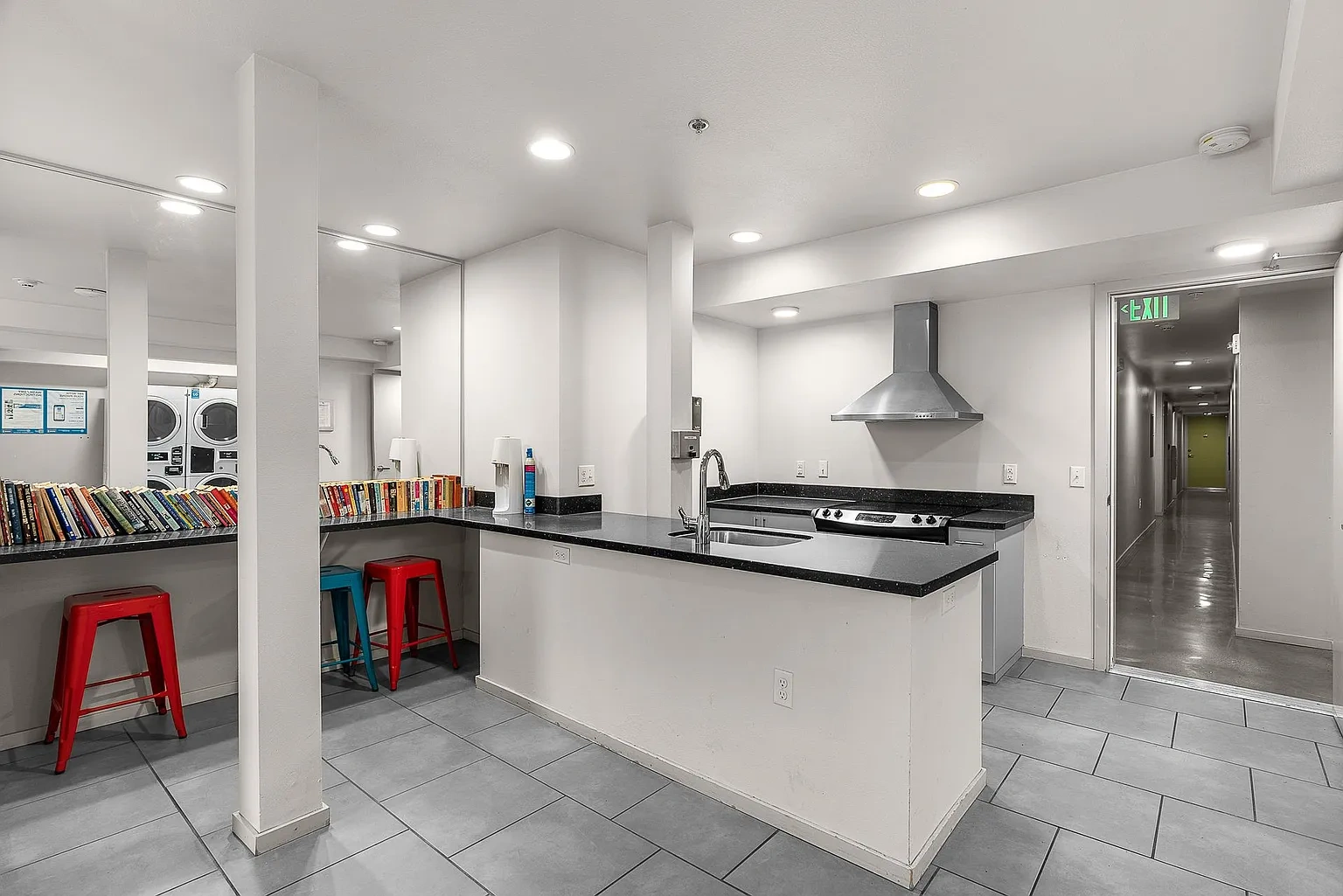 2371 Franklin Apartments – photo 4
