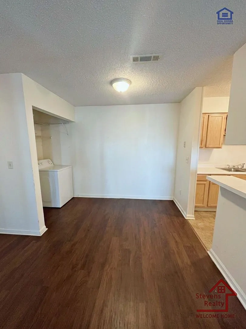 Creekwood Apartments – photo 4