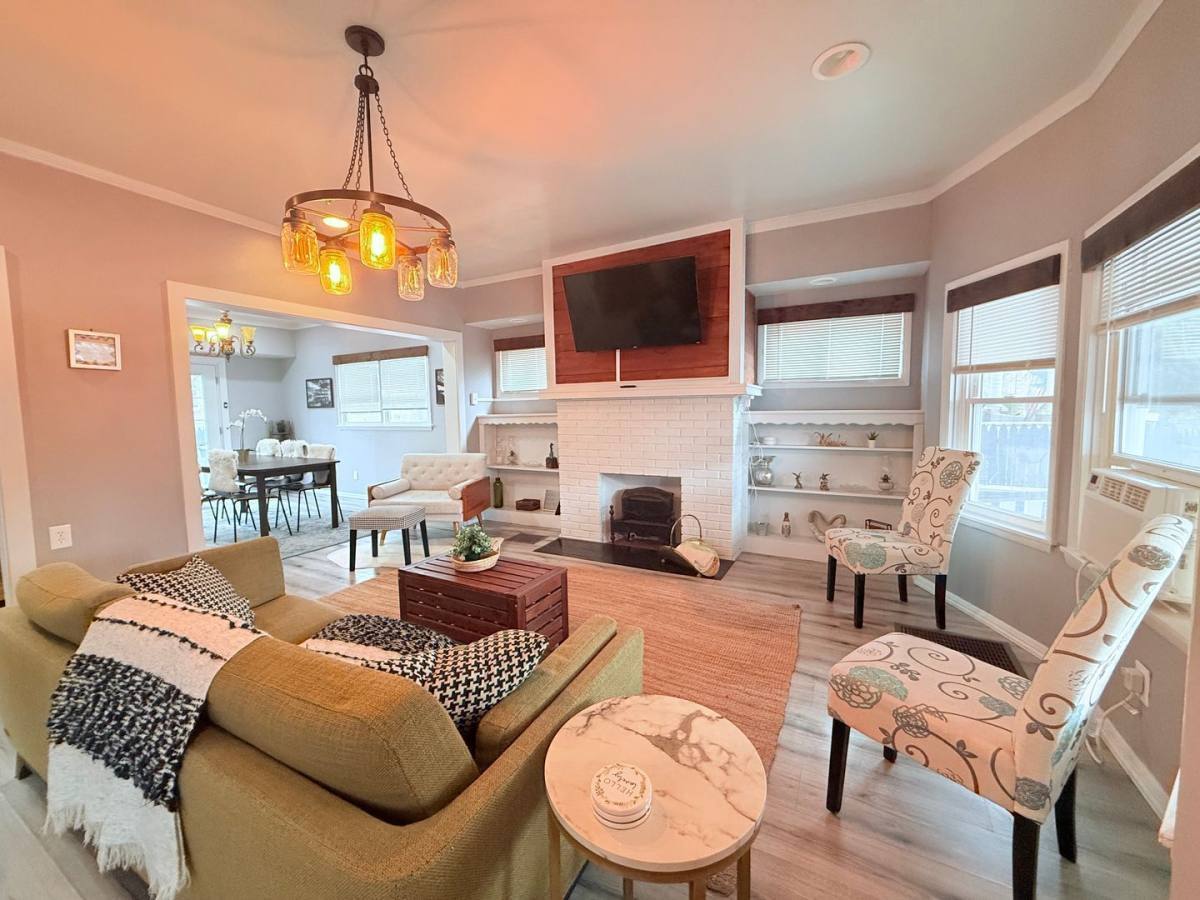 1610 Clarewood Ave – photo 3