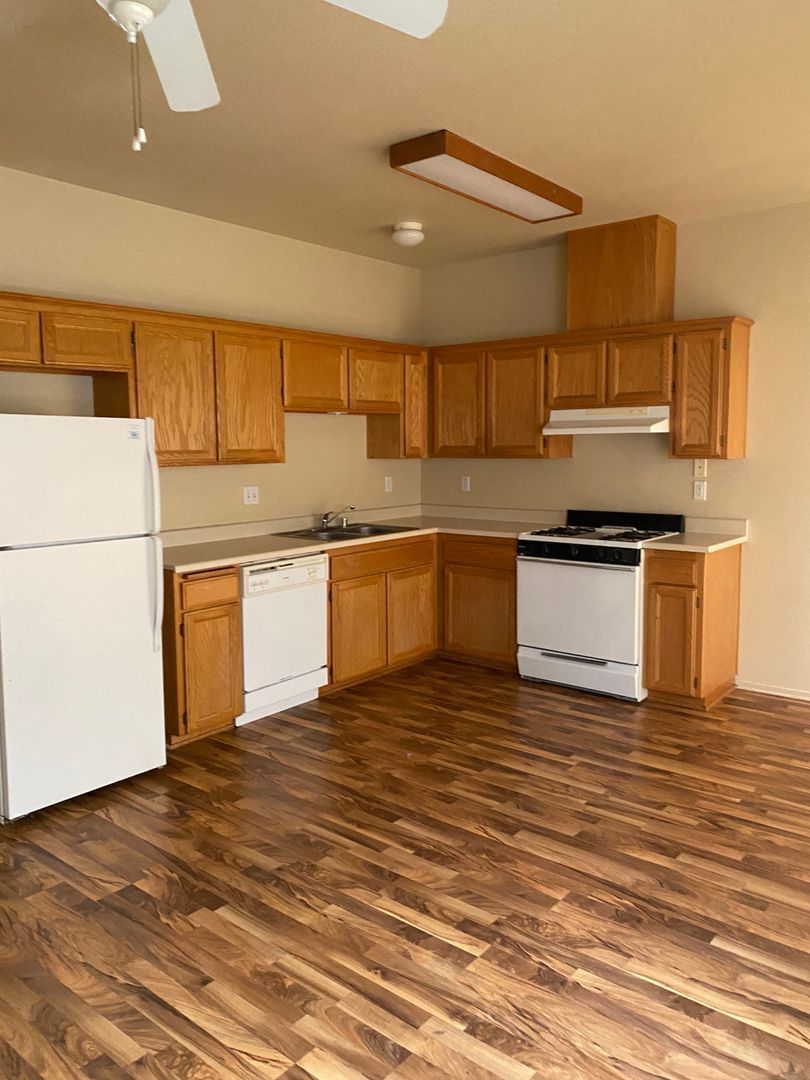3892 Rhonda Rd unit 3892- 2 – photo 4