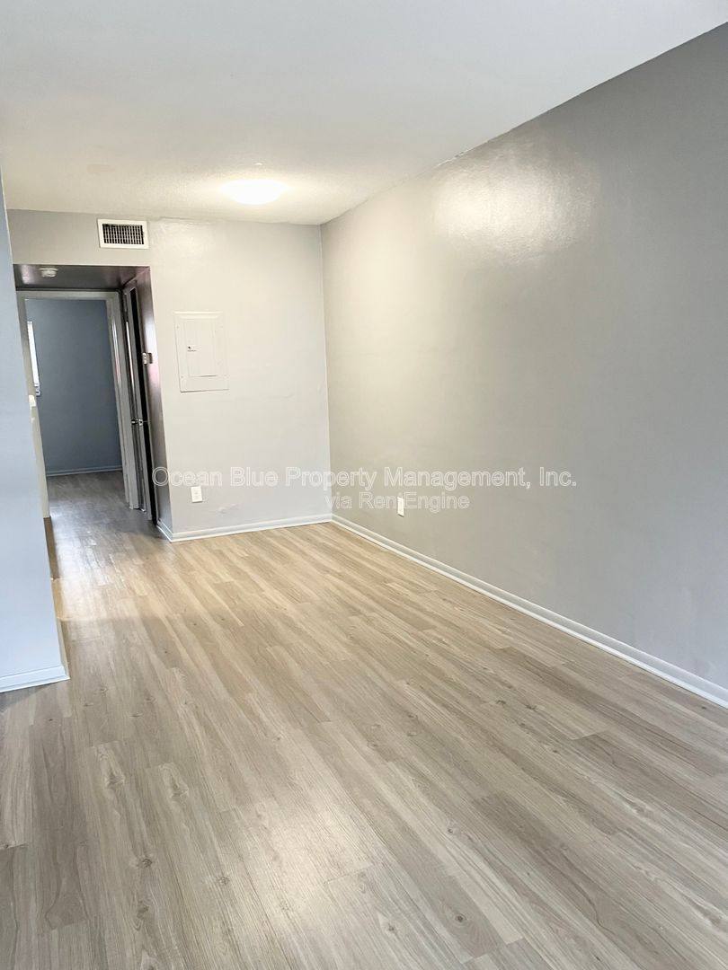 311 S Arcturas Ave unit 3 – photo 3