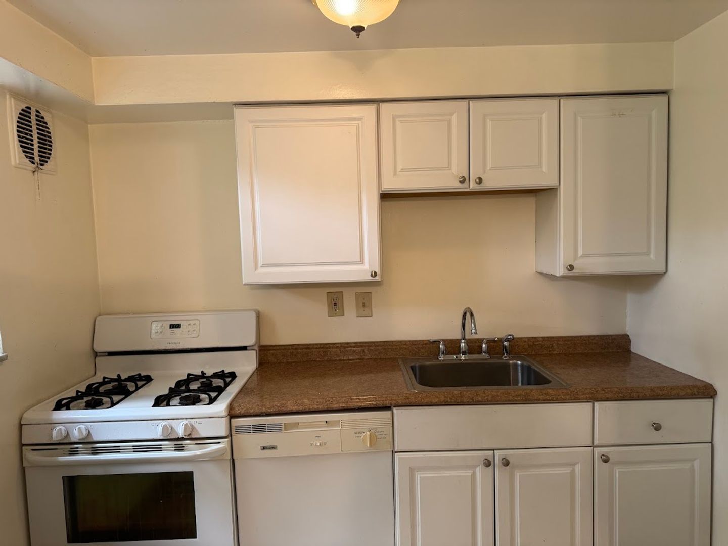 2355 Eldridge St unit SA – photo 4