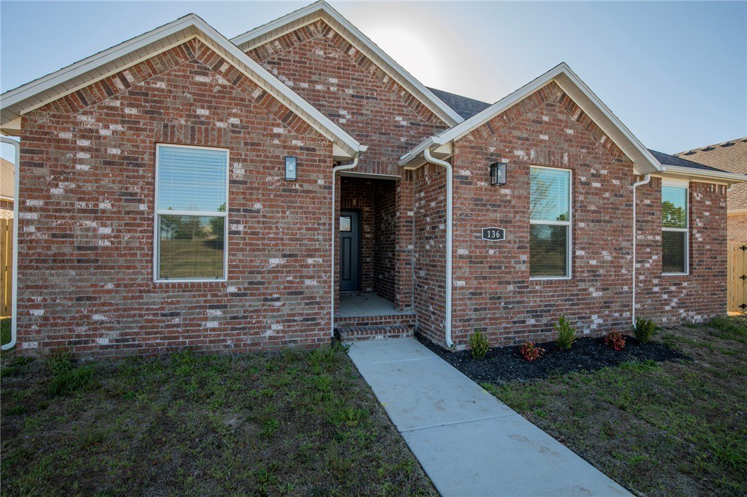 136 S Broyles Ave – photo 1