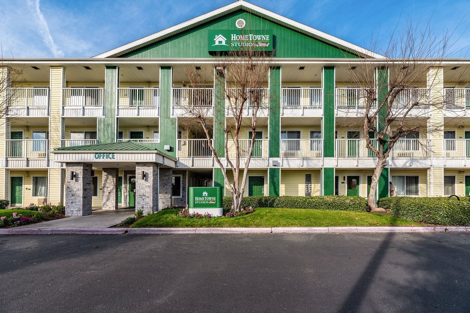 3460 W Shaw Ave unit 102 – photo 1