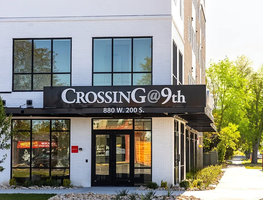 Crossing at 9th – photo 2