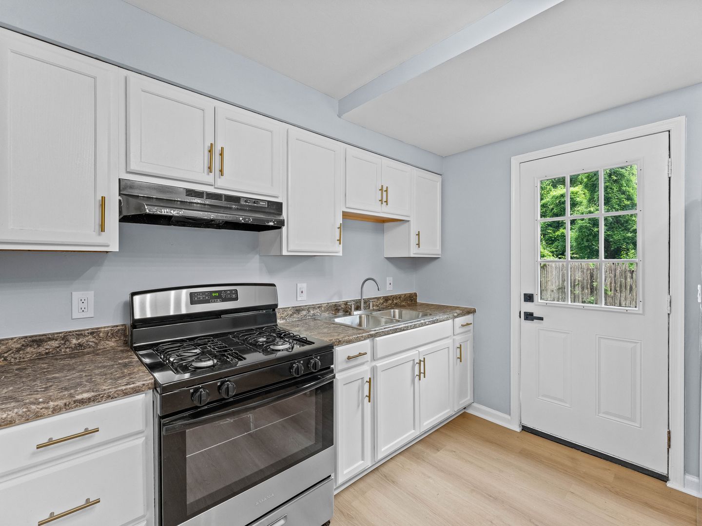 1400 Vine St – photo 1