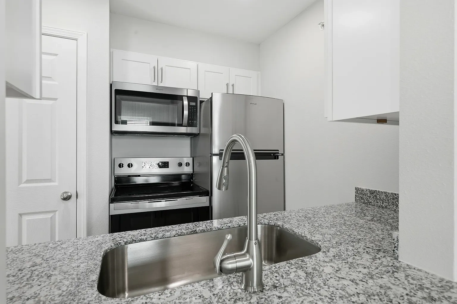 Land's End Apartments – photo 5