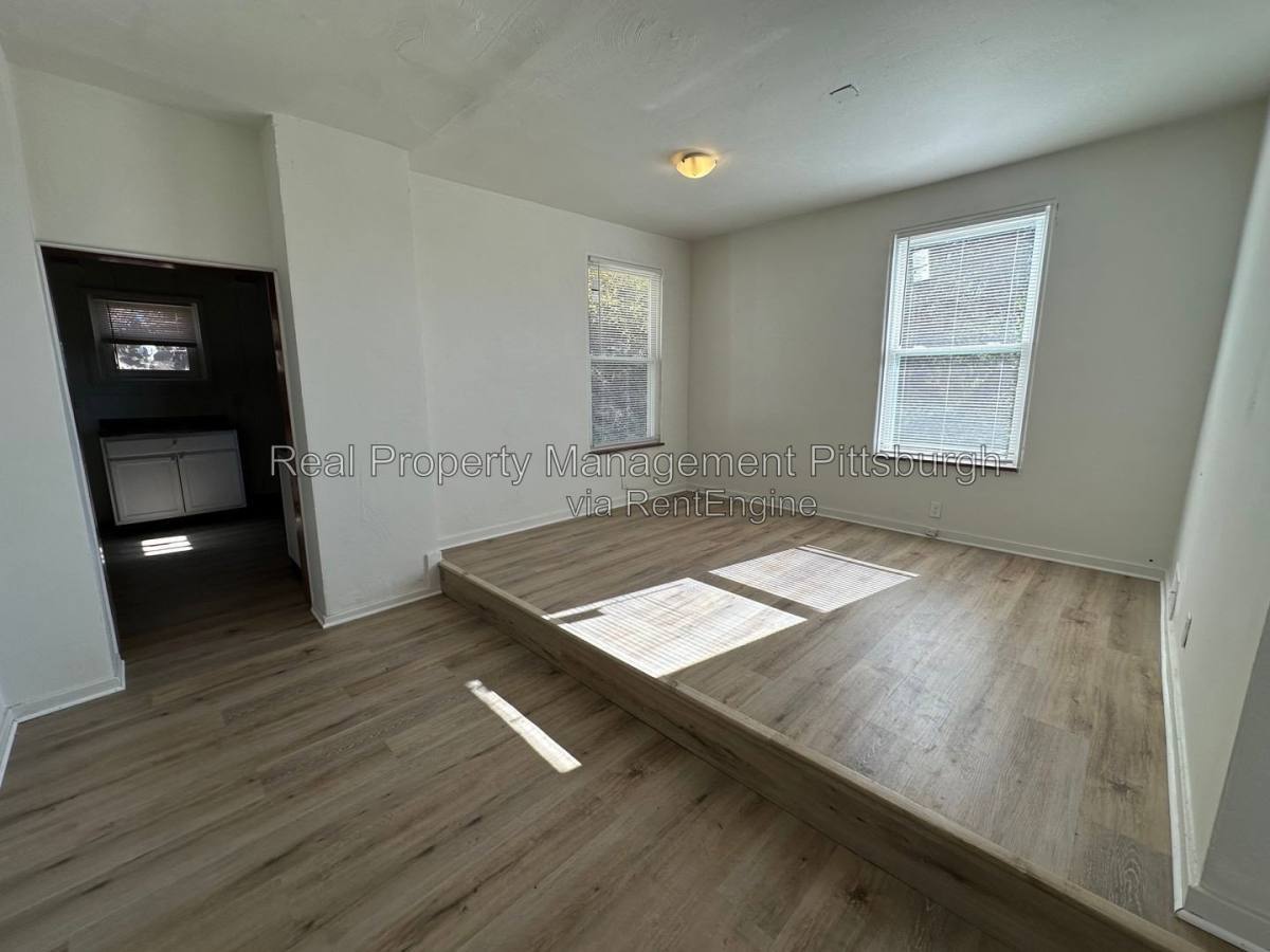 208 Rolfe St – photo 4