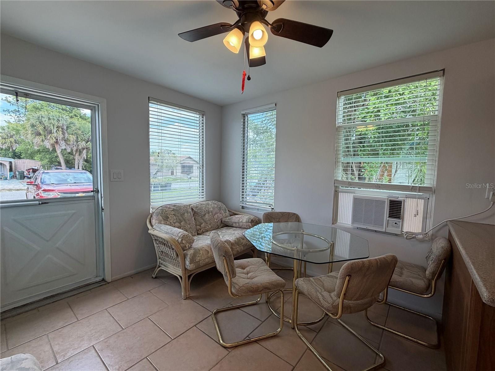 8513 Herbison Ave – photo 3