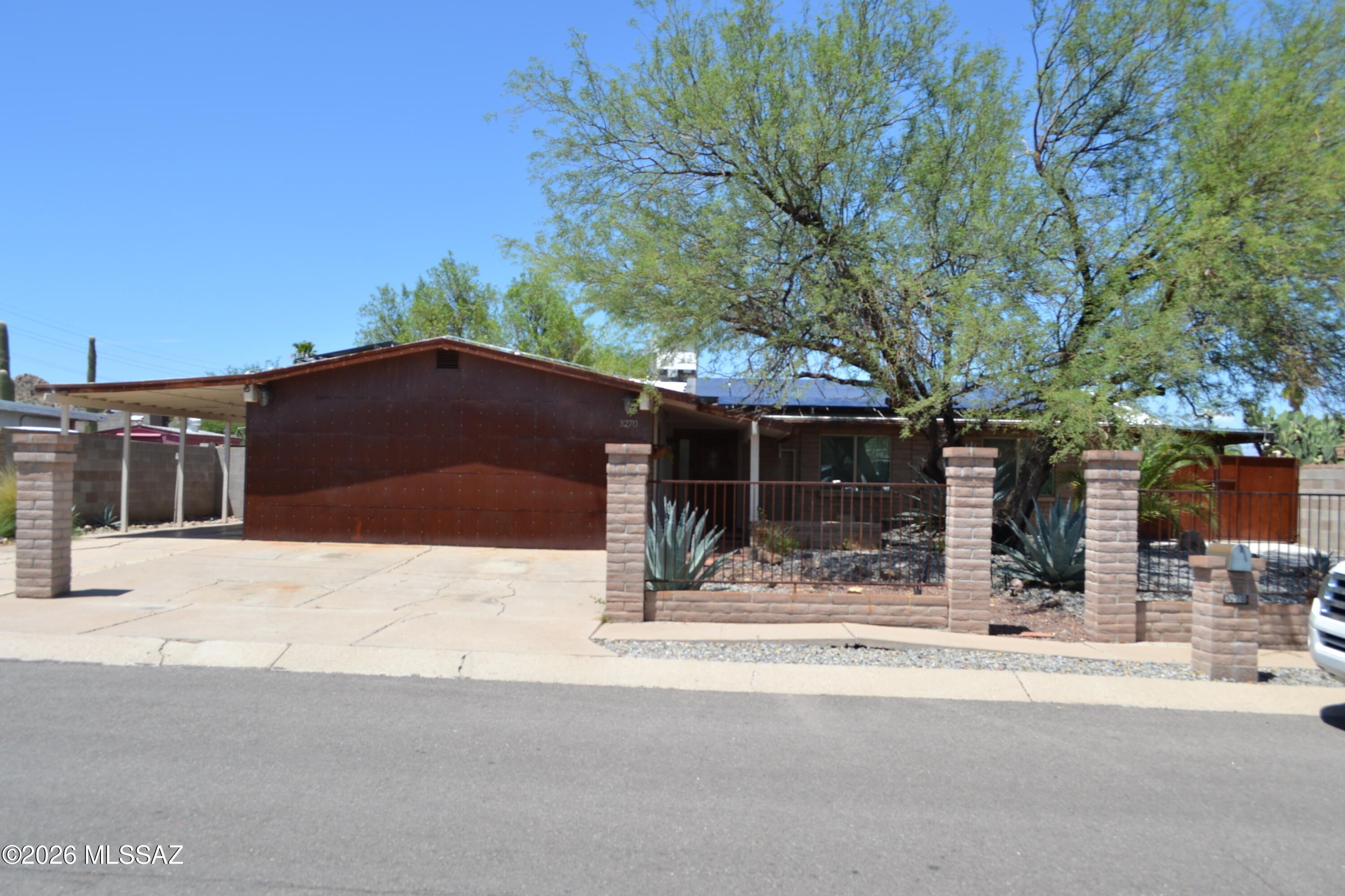 3270 W Capistrano Rd – photo 1