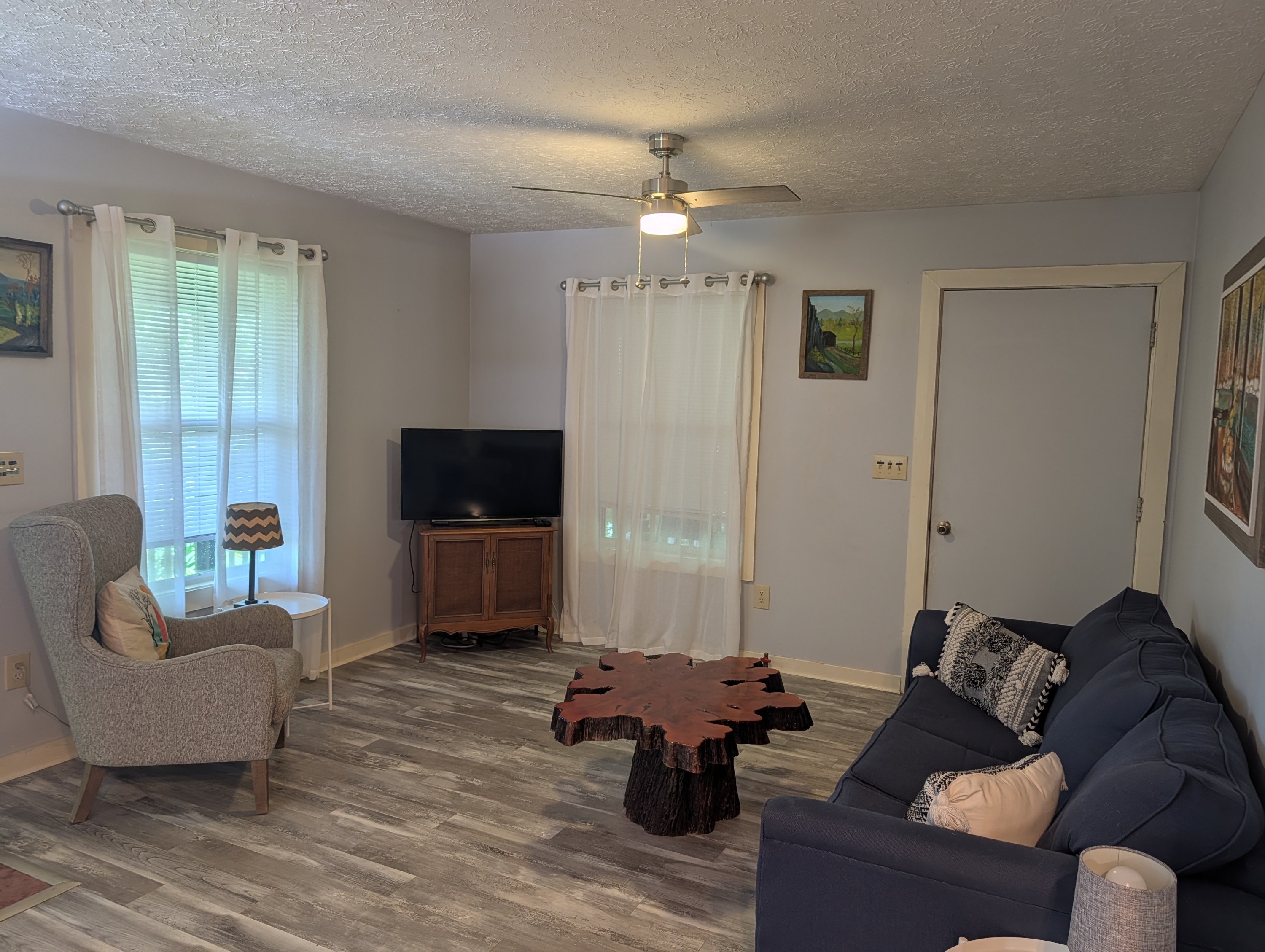 922 Henderson Rd – photo 3
